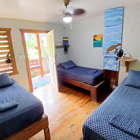 Roatan Backpackers' Hostel Sandy Bay Exteriér fotografie