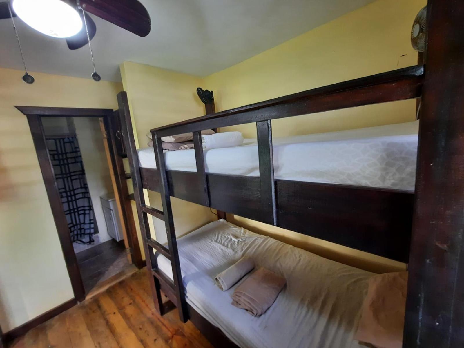 Roatan Backpackers' Hostel Sandy Bay Exteriér fotografie
