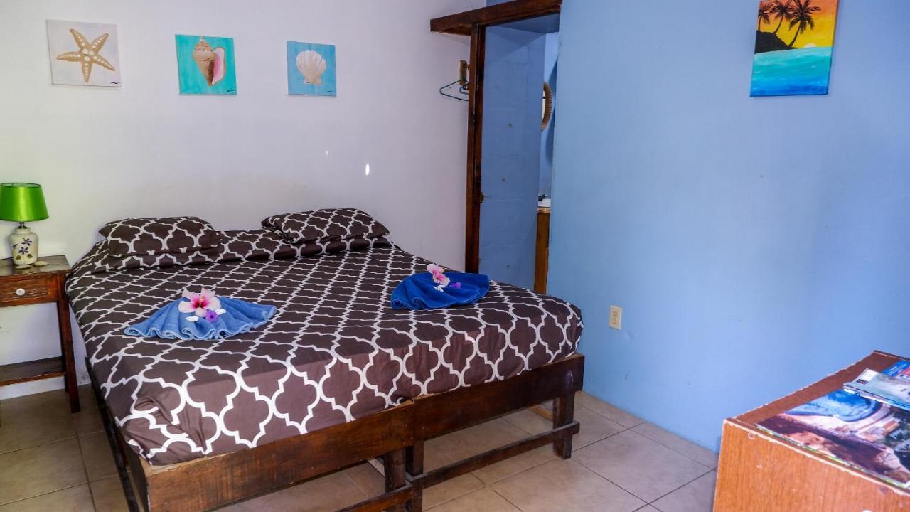 Roatan Backpackers' Hostel Sandy Bay Exteriér fotografie