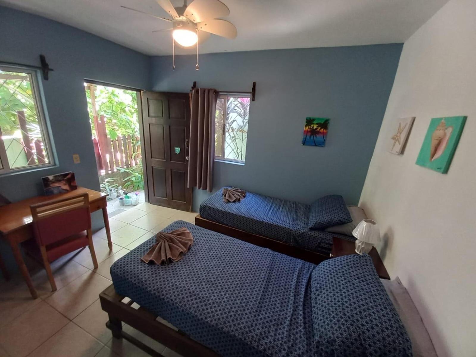 Roatan Backpackers' Hostel Sandy Bay Exteriér fotografie