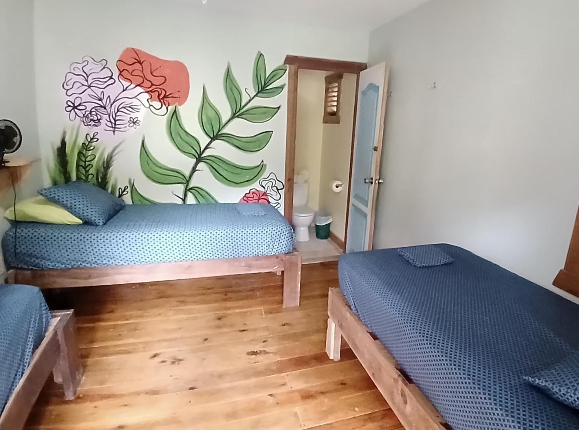 Roatan Backpackers' Hostel Sandy Bay Exteriér fotografie
