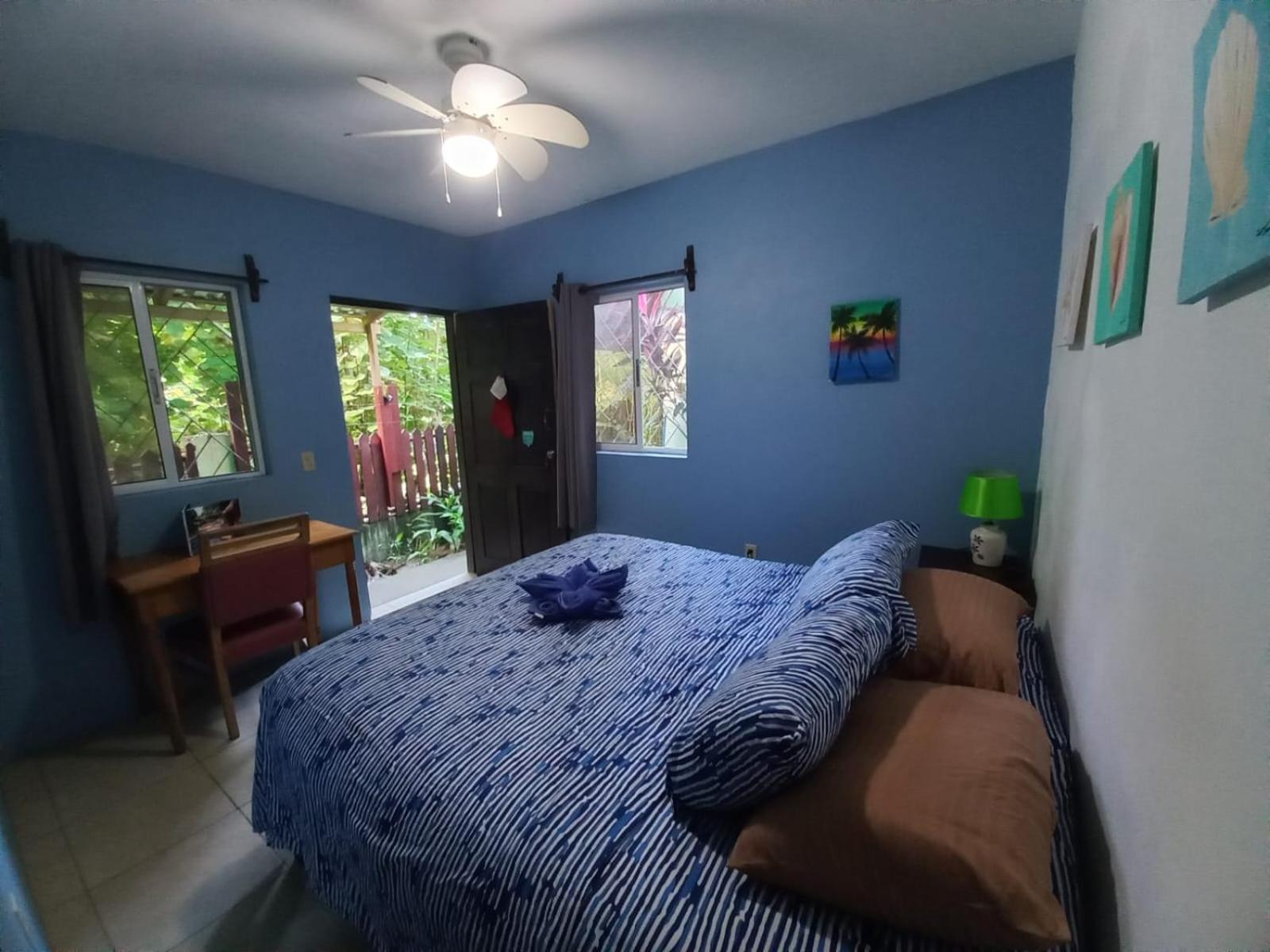 Roatan Backpackers' Hostel Sandy Bay Exteriér fotografie